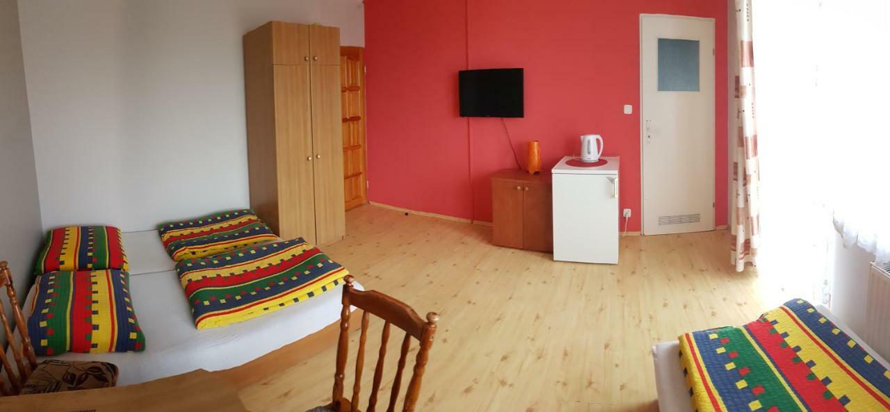 Pokoje Goscinne U Laury Rewal Room photo